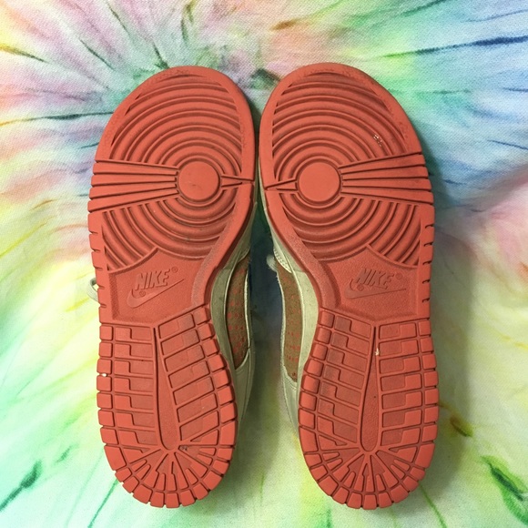Nike low dunks. Sz 8.5 - Picture 4 of 4